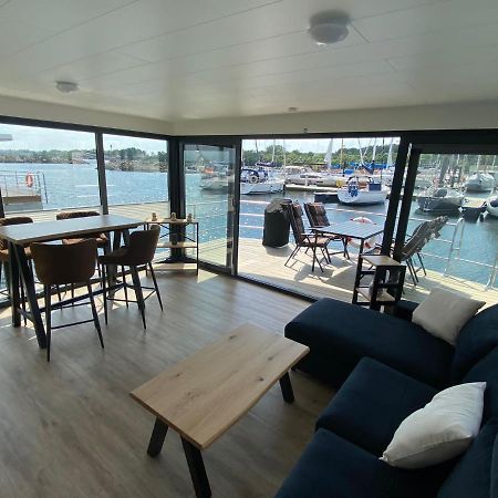 Urlaub Auf Dem Wasser Mit Einmaligen Ausblick - Well Hausboote Boltenhagen 10 Exterior photo