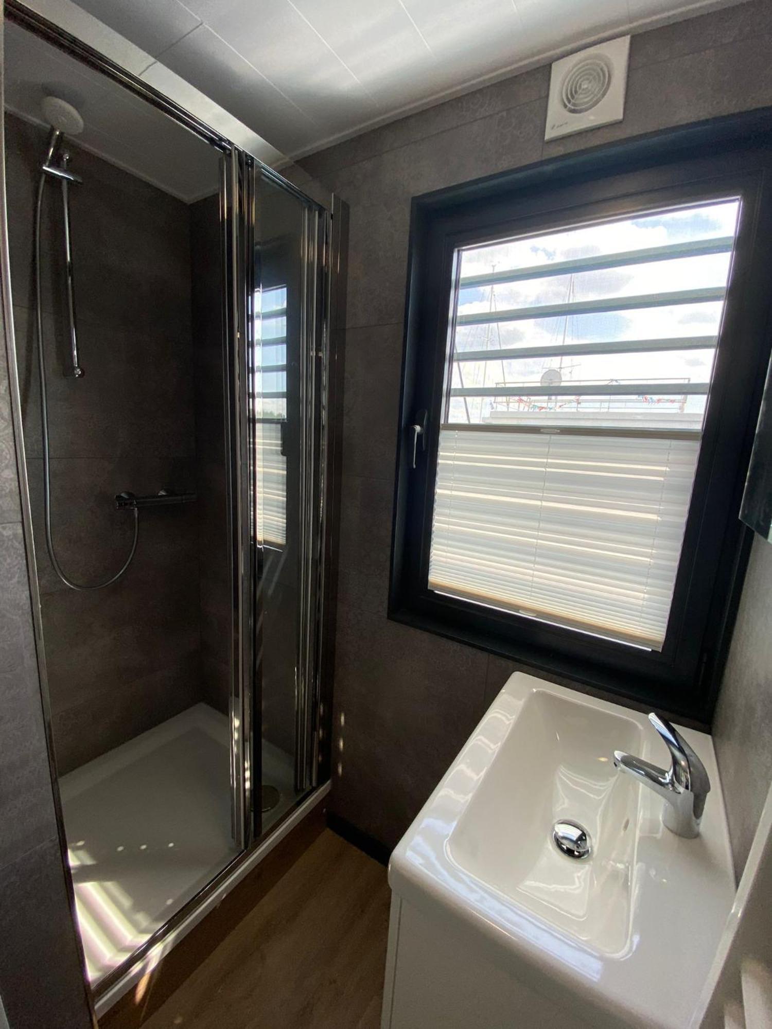 Urlaub Auf Dem Wasser Mit Einmaligen Ausblick - Well Hausboote Boltenhagen 10 Exterior photo