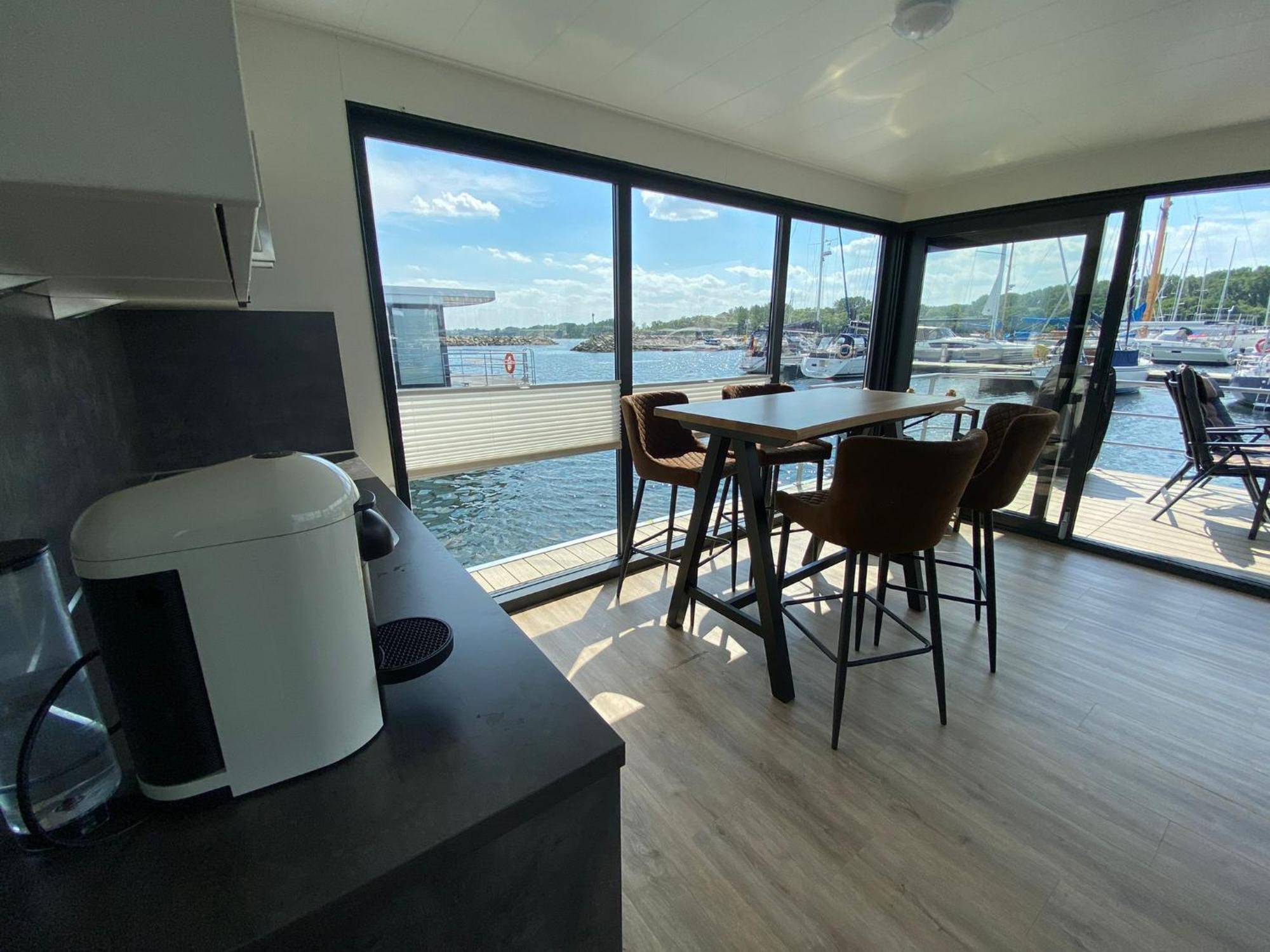 Urlaub Auf Dem Wasser Mit Einmaligen Ausblick - Well Hausboote Boltenhagen 10 Exterior photo