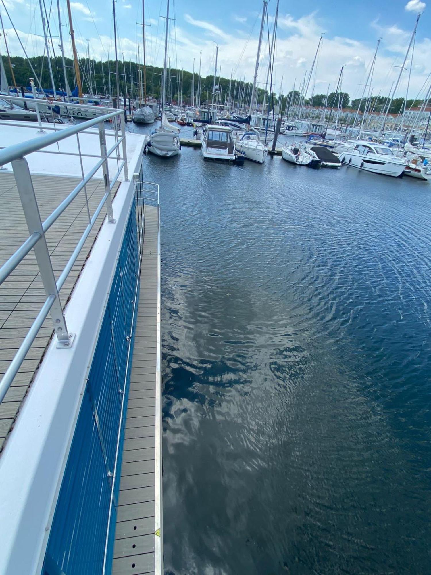Urlaub Auf Dem Wasser Mit Einmaligen Ausblick - Well Hausboote Boltenhagen 10 Exterior photo